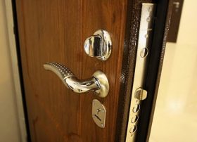 Замена входной двери в квартире в Благовещенске